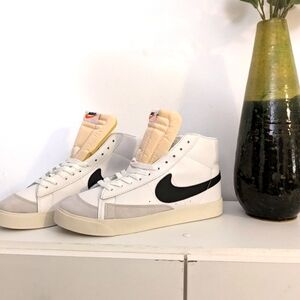 Nike Blazer Mid - Brand New/Never Worn